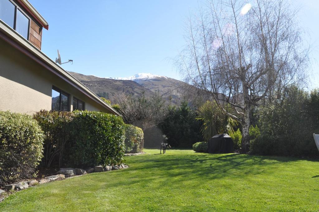 Altamont Lodge Wanaka Exterior photo